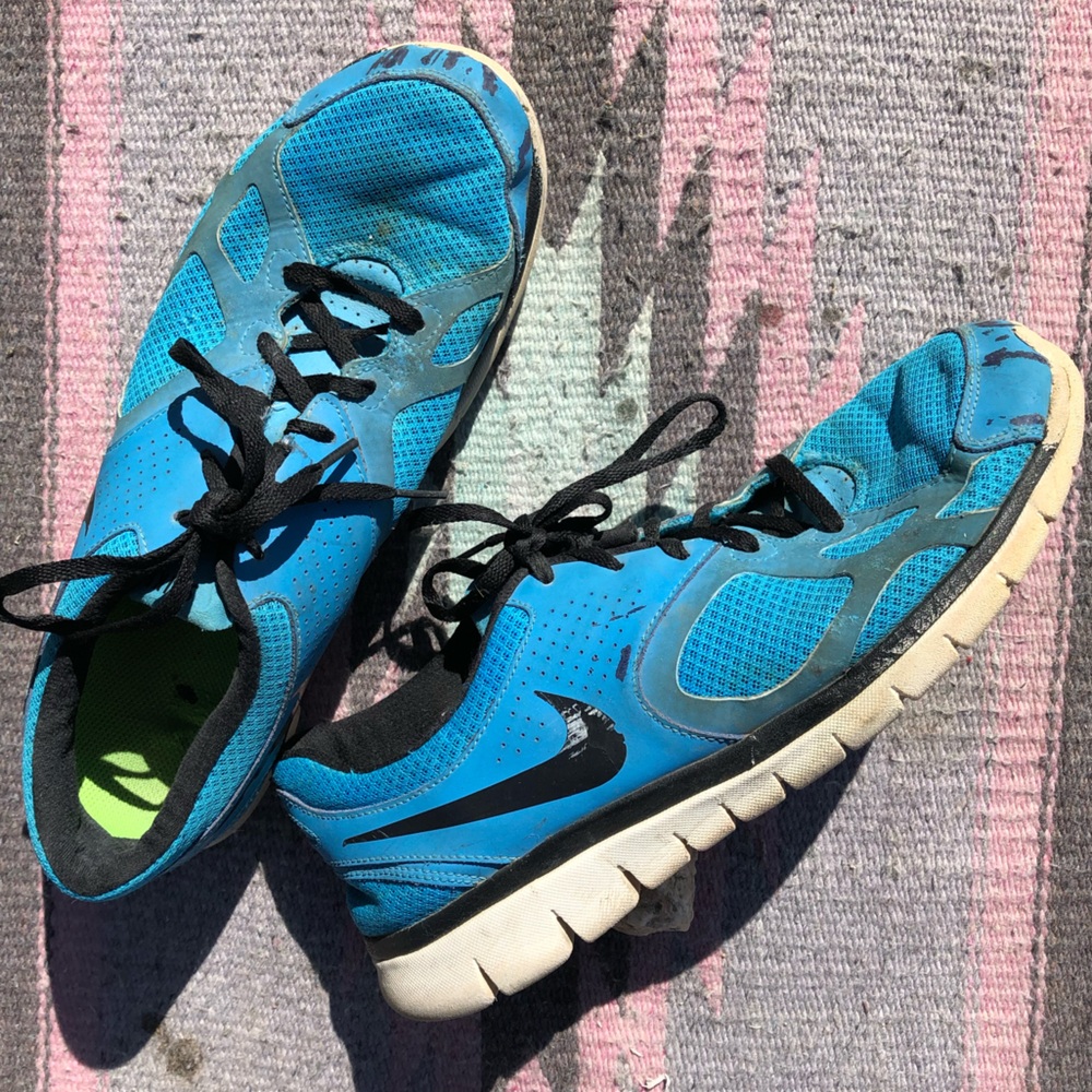 ✔️ Light Blue & Black Nikes ✔️